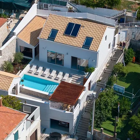 Impro With View Pool * دوبروفينك